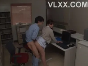 Bắn tinh ngập cô bé người vợ dâm của sếp