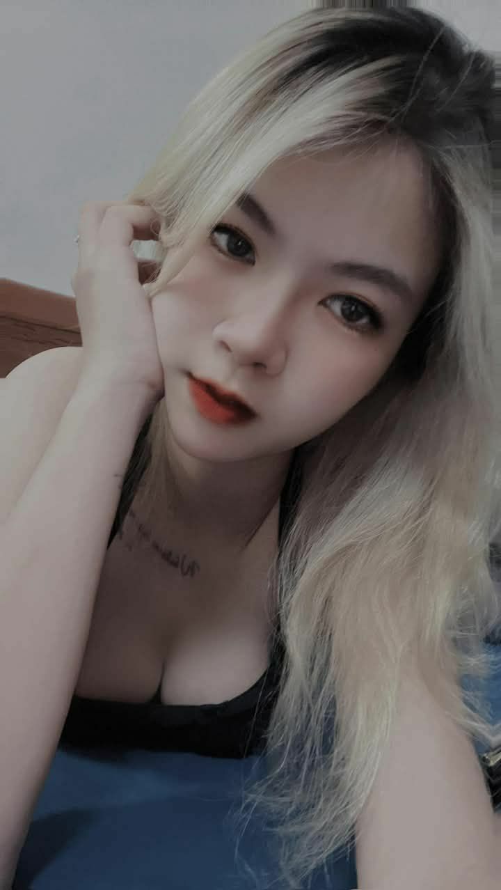2 cô bạn thân gạ tình anh nhân viên khách sạn